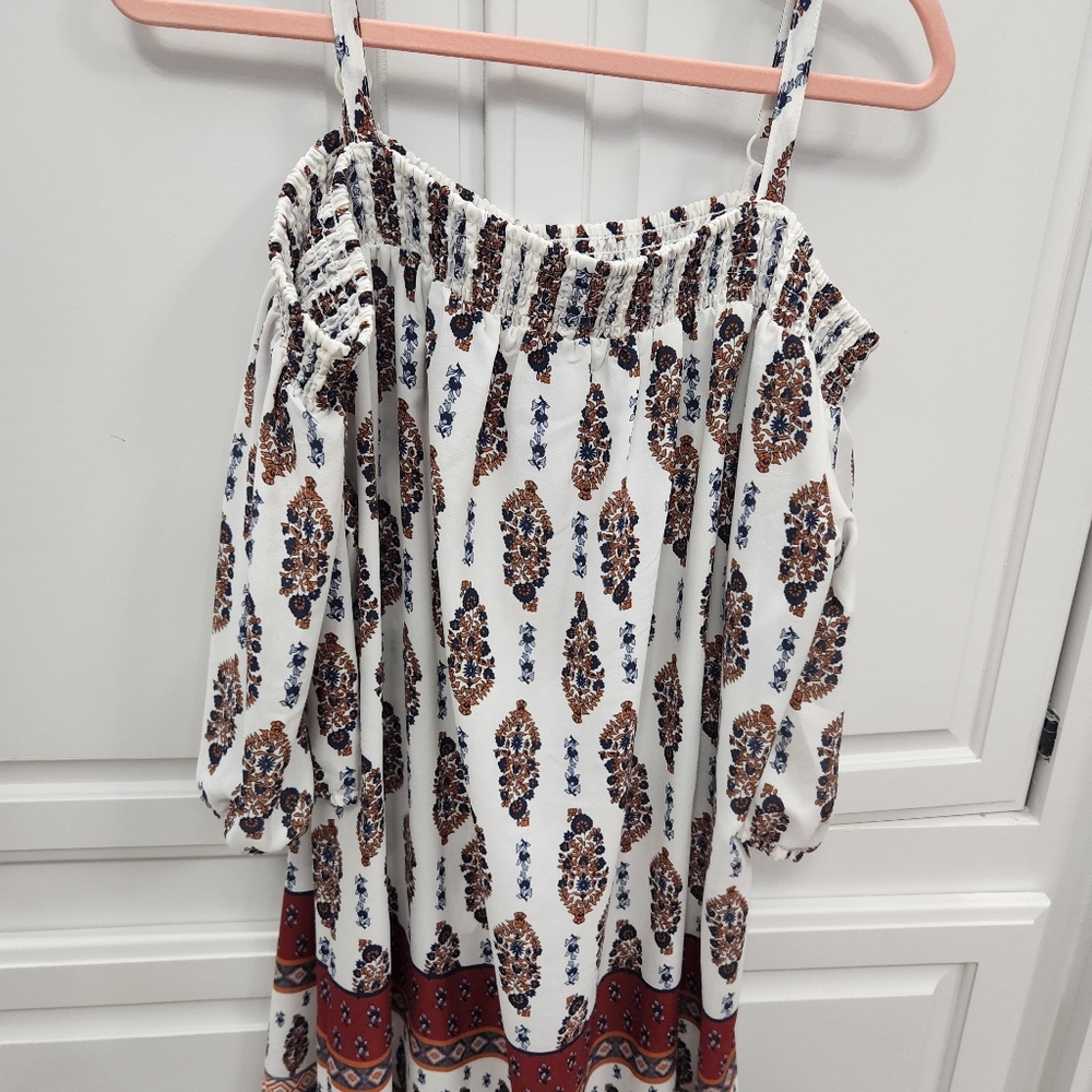Sz 1x dress. Sleeves sit off the shoulder.